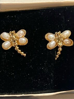 Vintage Avon Genuine Pearl Dragonfly Gold Tone Post Earrings